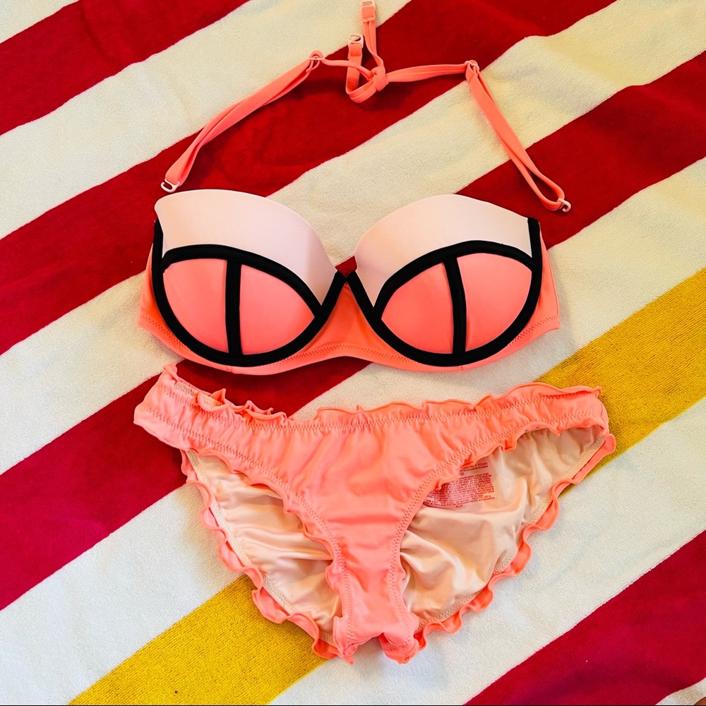 Victoria’s Secret bikini set